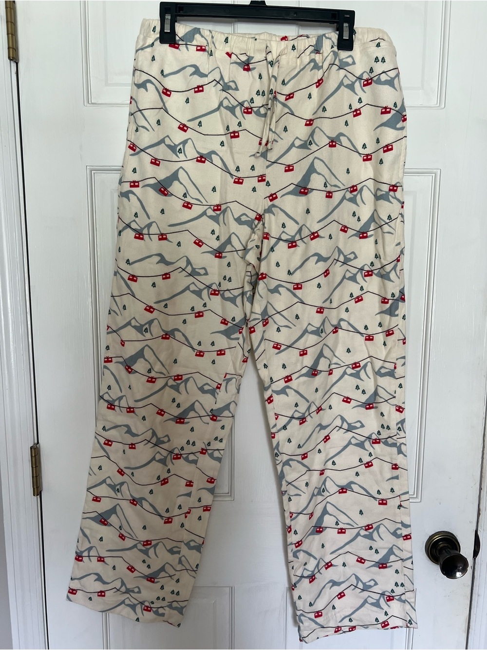Hanna Andersson Cream Mountain & Cabin Print Pajama Pants with Red Accents